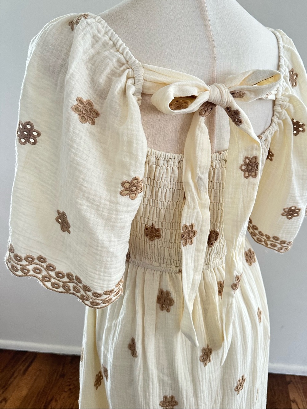 Easel Cream Embroidered Midi Dress Smocked Bodice Puff Sleeve Tie Back Boho M